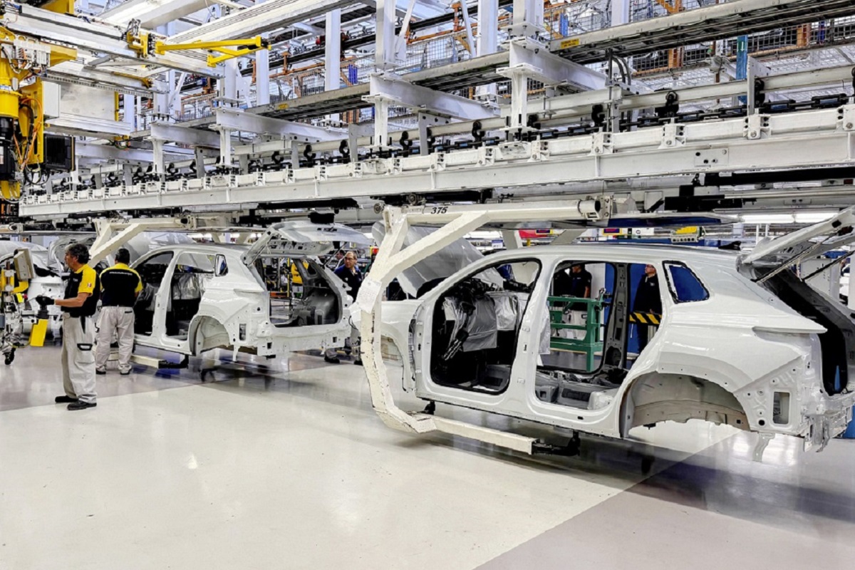 Rinnovabili • Volkswagen, taglio epocale: 100.000 esuberi entro il 2030