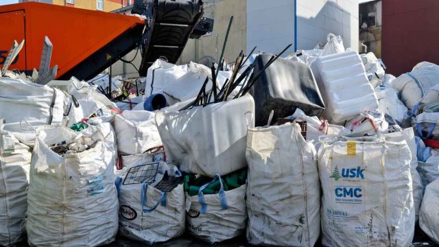 Rinnovabili • rifiuti-in-plastica-turchia-europa-cop31
