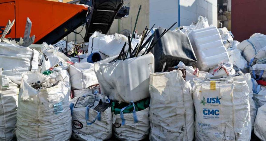 Rinnovabili • rifiuti-in-plastica-turchia-europa-cop31