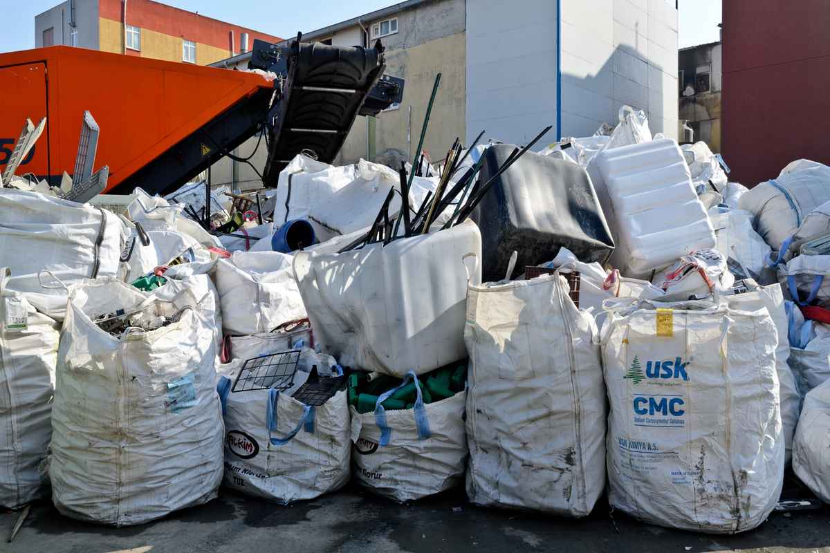Rinnovabili • rifiuti-in-plastica-turchia-europa-cop31