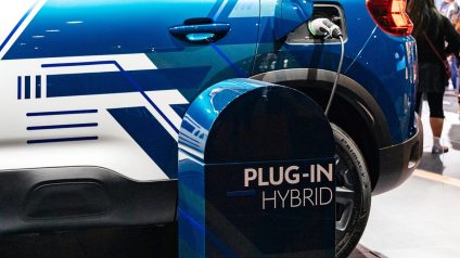 Rinnovabili • Auto ibride plug-in: inquinamento 6 volte più alto di quello dichiarato (bozza)