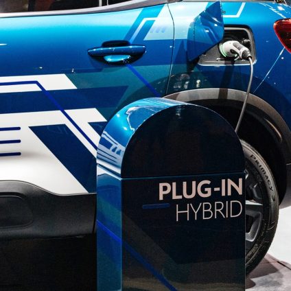 Rinnovabili • Auto ibride plug-in: inquinamento 6 volte più alto di quello dichiarato (bozza)