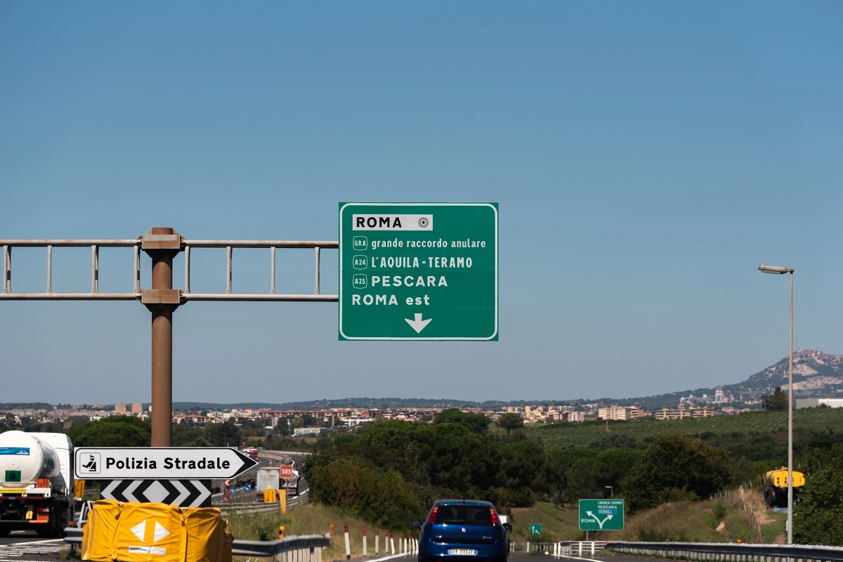 Caro-carburanti: Roma è la città più colpita dai rincari, per le regioni la Lombardia. Intanto monta protesta camion e agricoltori