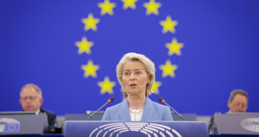 Rinnovabili • Crisi energetica 2026, Von der Leyen annuncia: domanda aggregata e dialogo su raffinerie