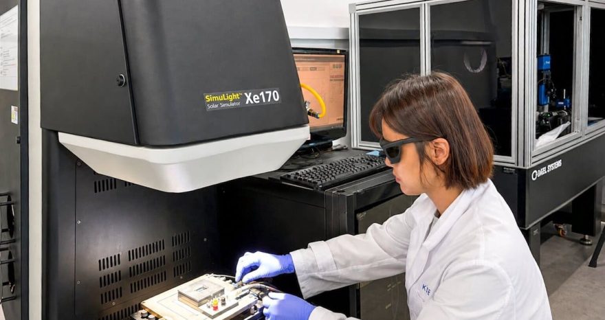 Rinnovabili • Celle solari in perovskite a prova di sauna, resistono a 85 °C e 85% di umidità