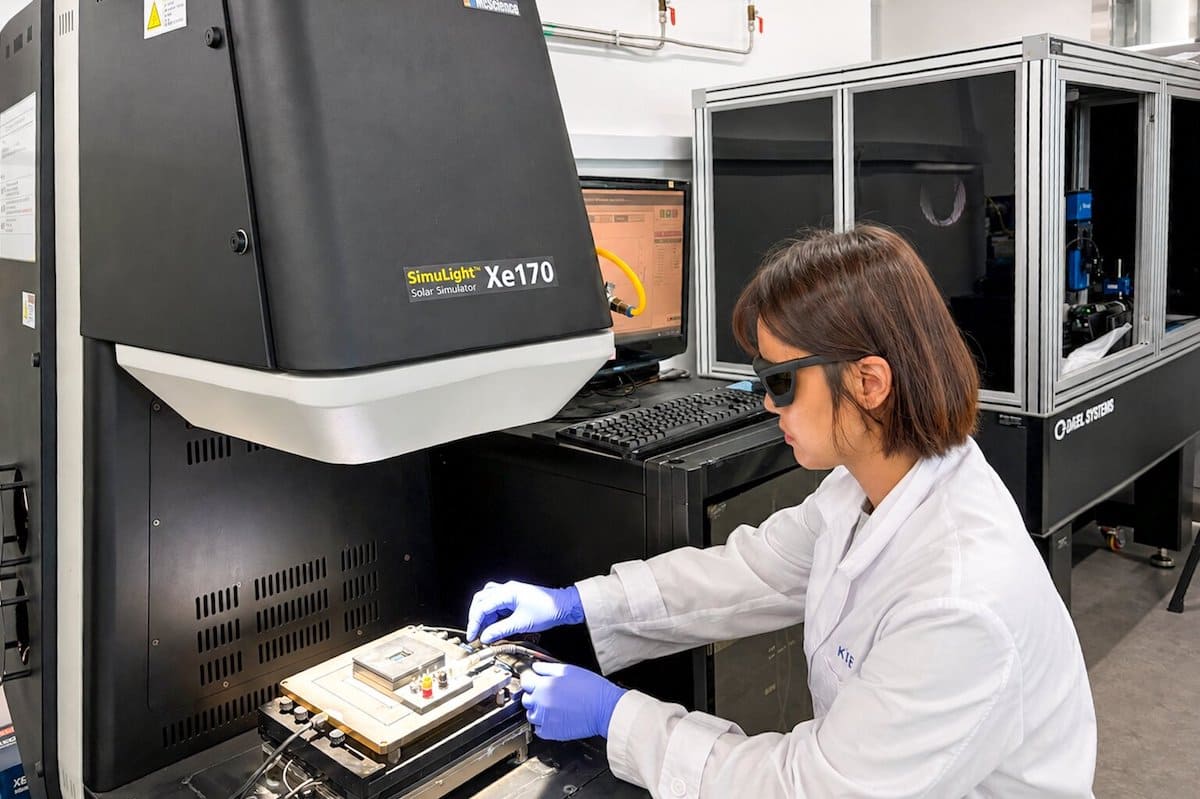 Rinnovabili • Celle solari in perovskite a prova di sauna, resistono a 85 °C e 85% di umidità