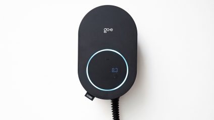 Rinnovabili • Reti elettriche e ricarica intelligente: il futuro dell'EV passa dal bilanciamento dei carichi secondo go-e