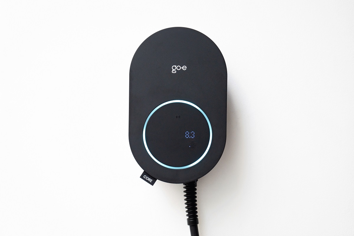 Rinnovabili • Reti elettriche e ricarica intelligente: il futuro dell'EV passa dal bilanciamento dei carichi secondo go-e