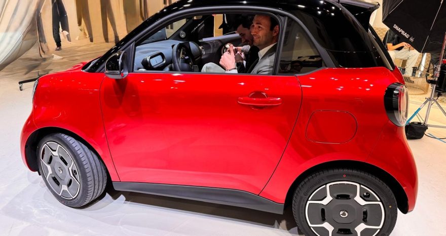 Rinnovabili • Finalmente è di nuovo Smart. Torna l'iconica due posti con Smart #2. Ecco com'è