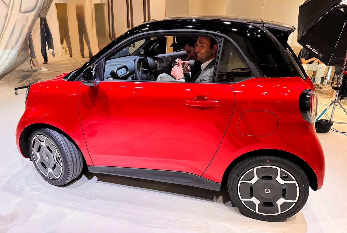 Rinnovabili • Finalmente è di nuovo Smart. Torna l'iconica due posti con Smart #2. Ecco com'è