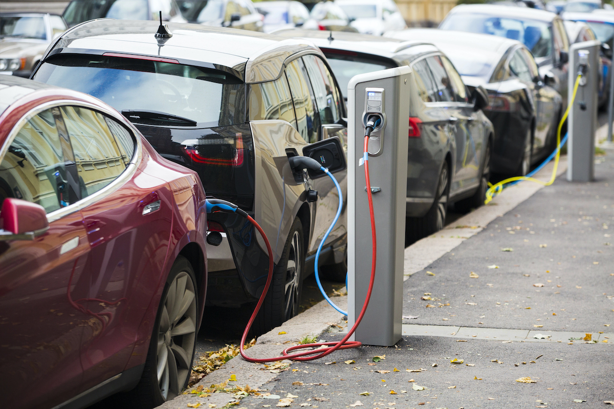 Ricarica auto elettrica: la rivoluzione del pagamento con carta. Cosa cambia dal 1° gennaio