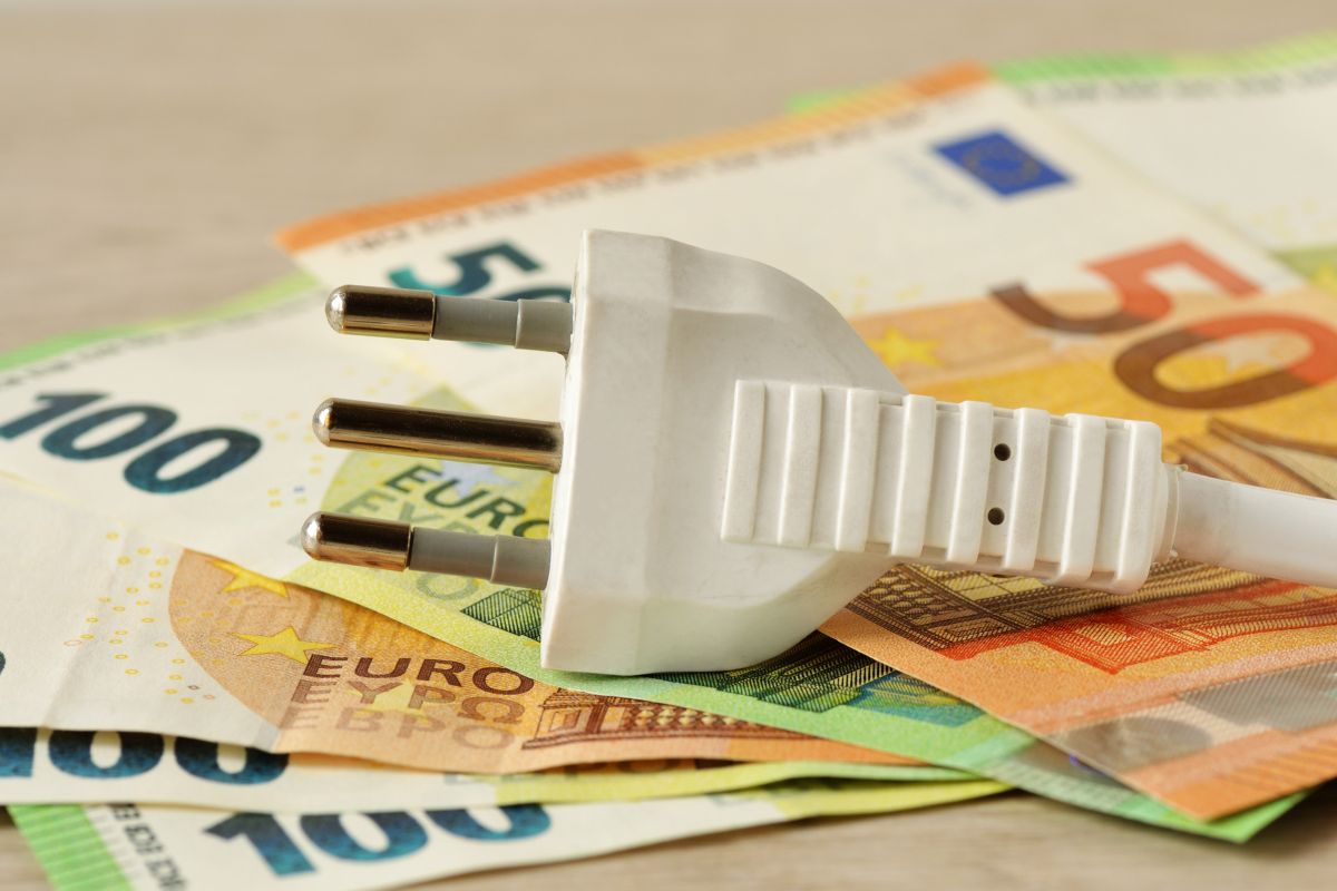 Tariffe dinamiche: il cambio di contratto che vale fino al 23% di risparmio in bolletta