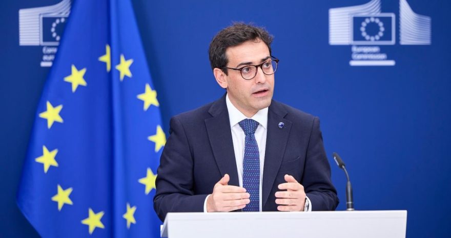 Rinnovabili • UE: 4 progetti strategici sulle terre rare, ma il futuro dell’eolico offshore chiede di più