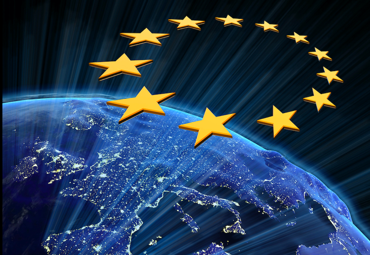 Rinnovabili • Transizione elettrica, l'UE inizia a correre verso le auto elettriche